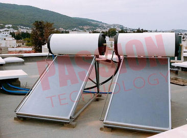 150L 300L επίπεδη πλάκα ηλιακή θερμοσίφωνας με λευκό φύλλο χαλκού δεξαμενών